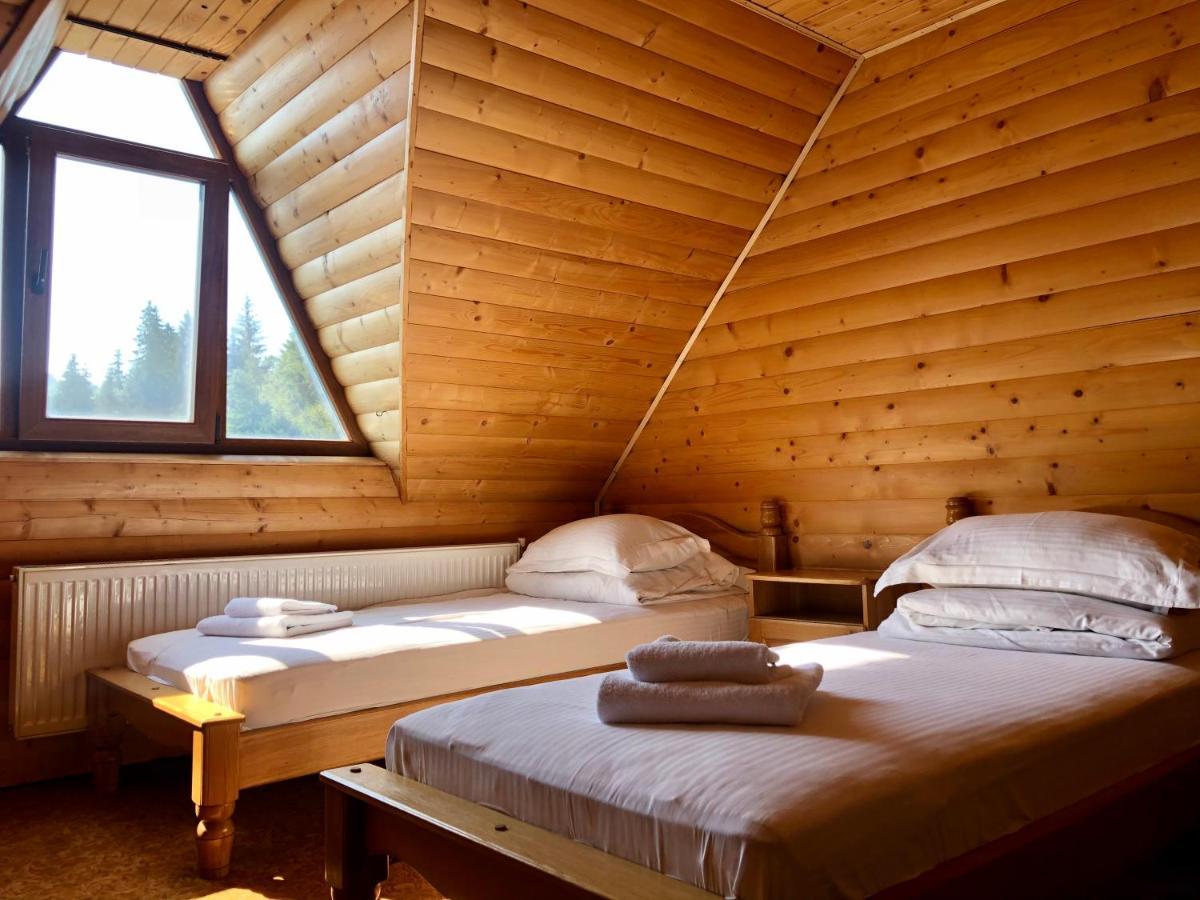 Hotel La Кrechunu Bukovel Esterno foto