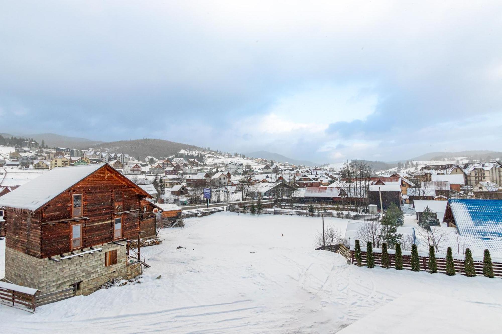 Hotel La Кrechunu Bukovel Esterno foto