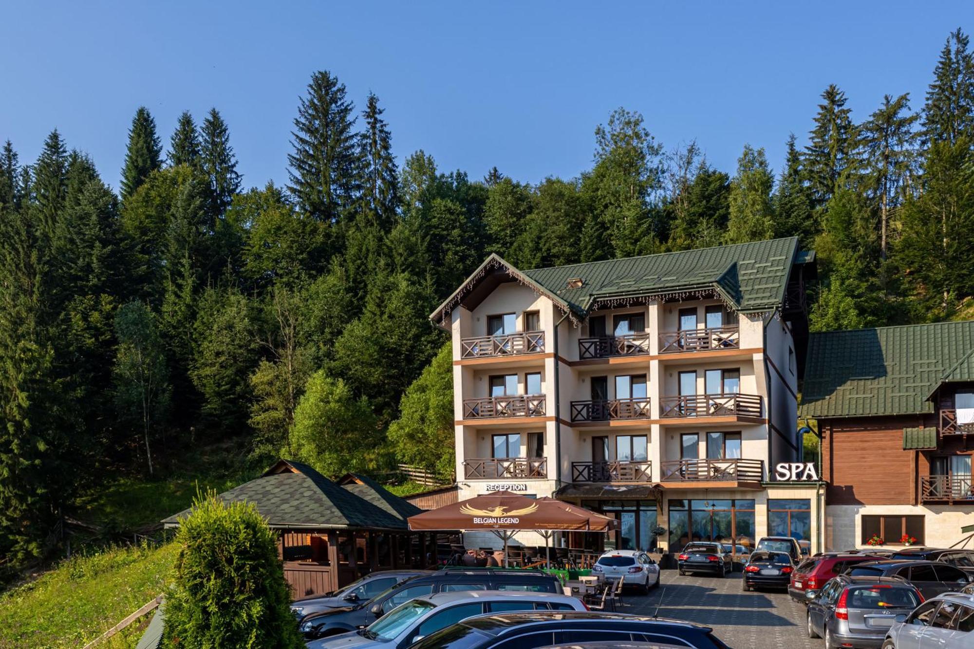 Hotel La Кrechunu Bukovel Esterno foto