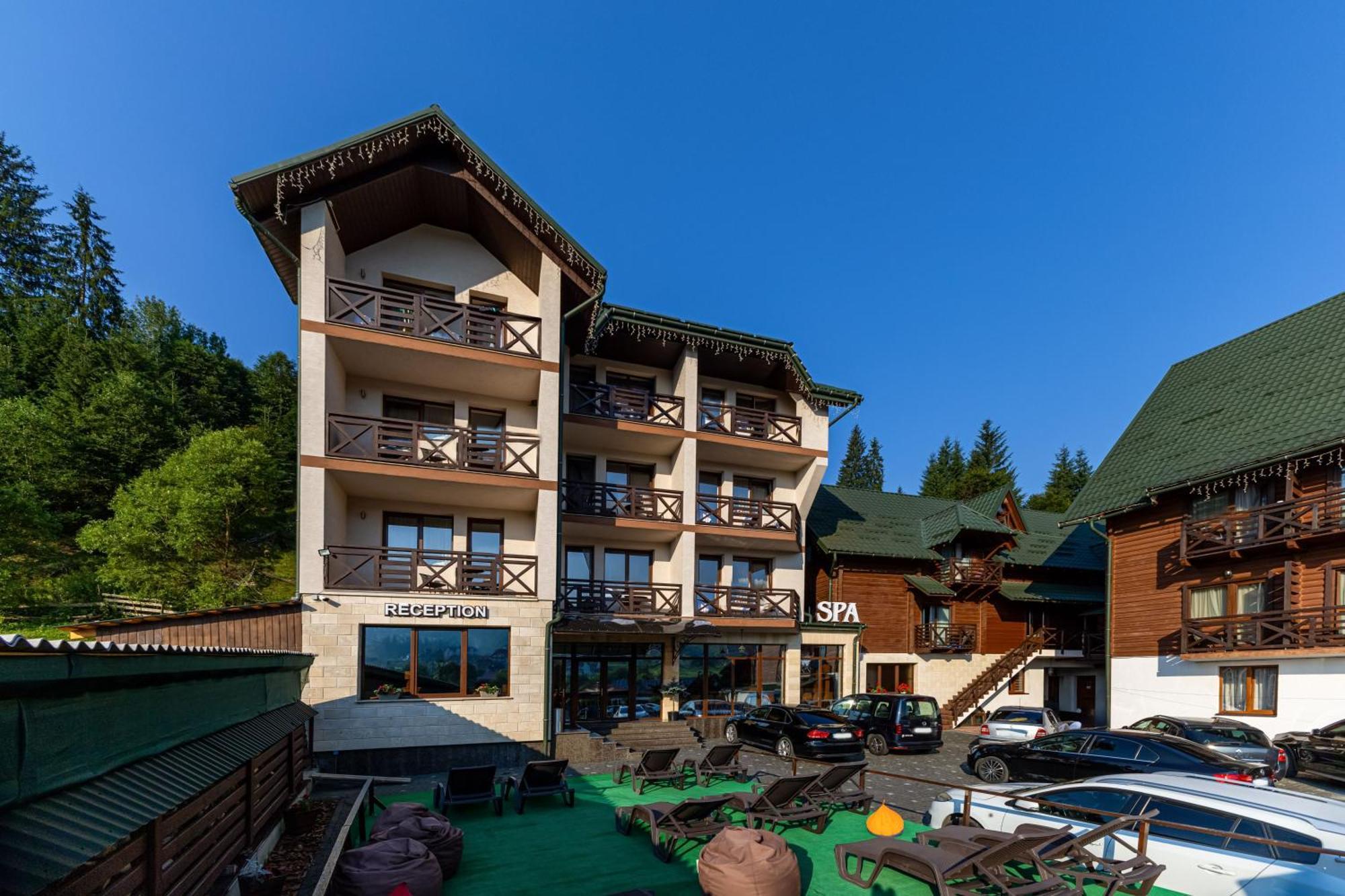 Hotel La Кrechunu Bukovel Esterno foto