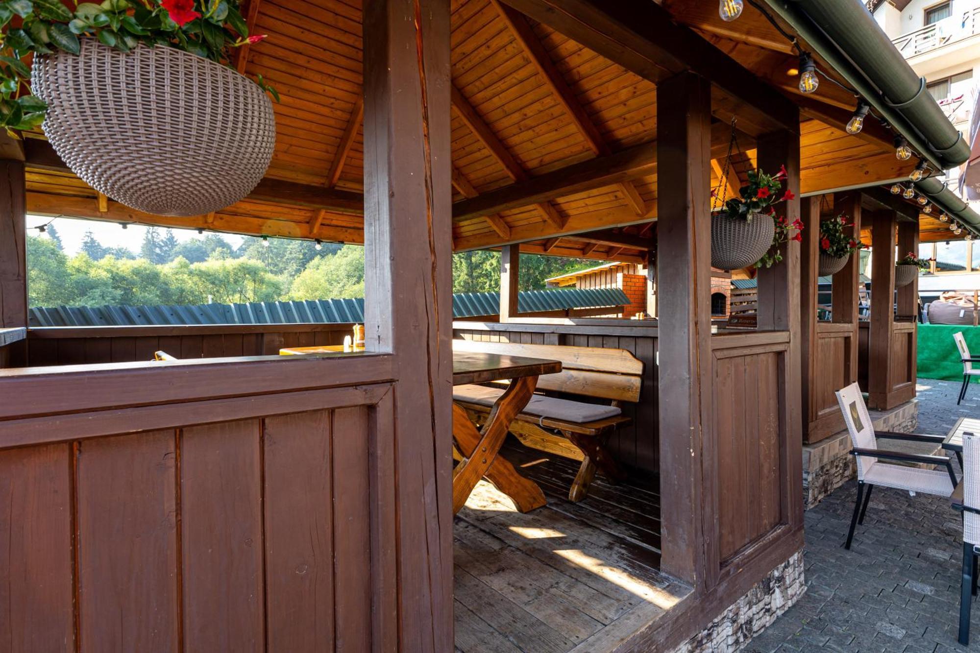 Hotel La Кrechunu Bukovel Esterno foto