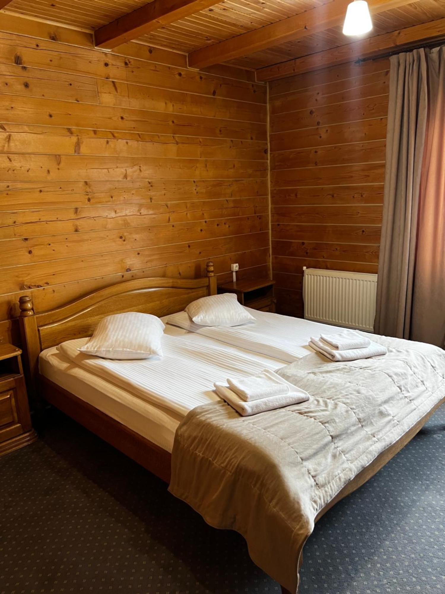 Hotel La Кrechunu Bukovel Esterno foto