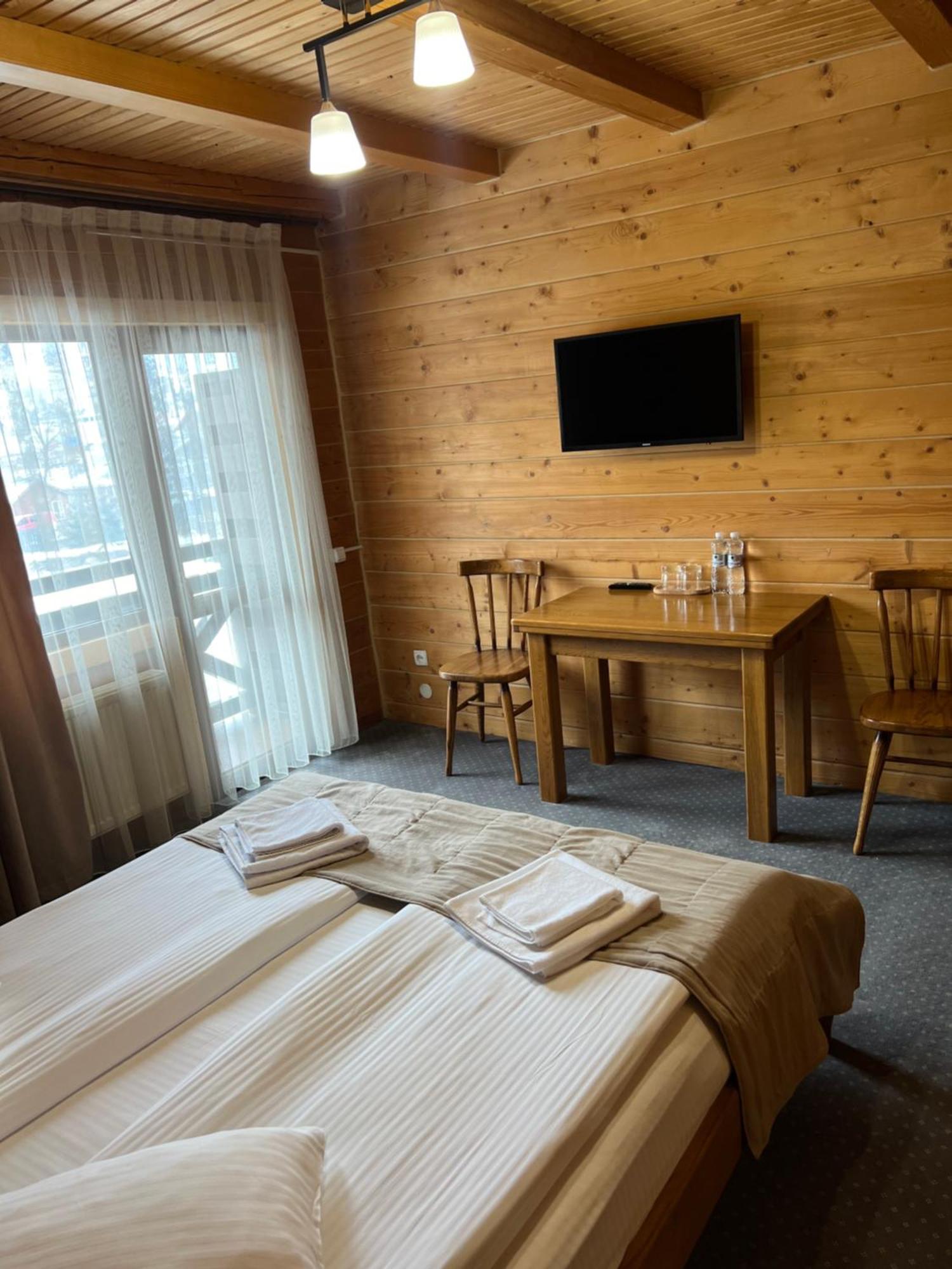 Hotel La Кrechunu Bukovel Esterno foto