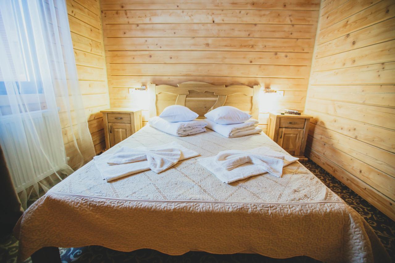 Hotel La Кrechunu Bukovel Esterno foto