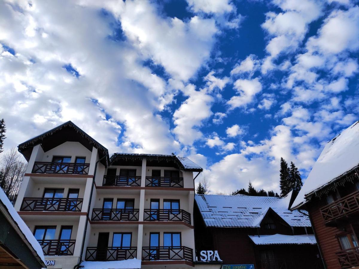 Hotel La Кrechunu Bukovel Esterno foto